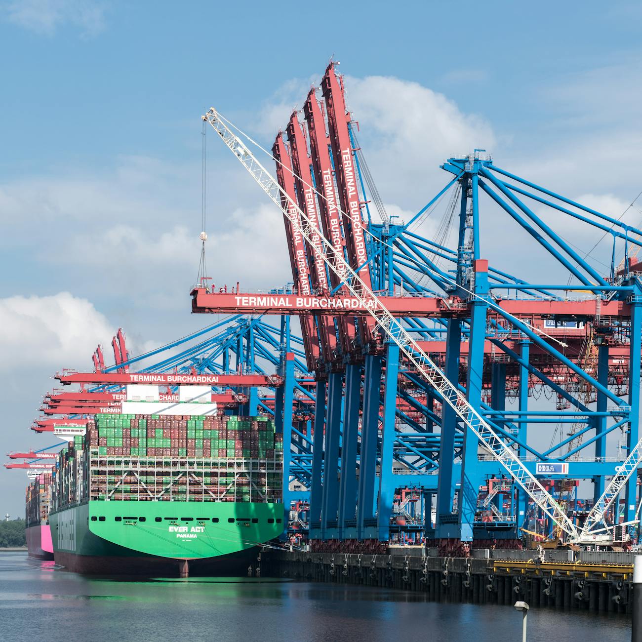 Trading Strategies in Commodity Markets